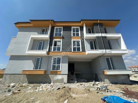 Taşpınar Gayrimenkul'den Satılık Üniversite Bölgesinde 1+1 Daire Ara Kat Eşyalı Balkonlu