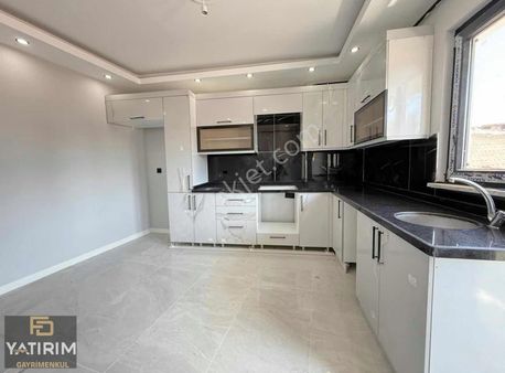 Cami Mahallesi Çarşı Mevki Asansörlü 4+1 200 M2 Çatı Dubleks