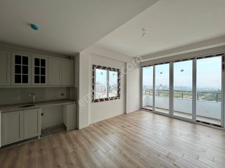 Mersin Eski Mezitli Yerden Isıtmalı Geniş 2+1 Satılık Daire