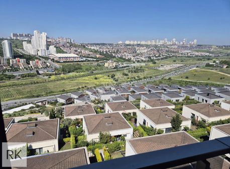 Bahçeşehir Konakları 1. Etap Kısa Katlı Blokta 4+1 Satılık Daire