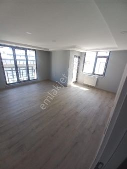 Küçükçekmece Cennet Mah. Satılık Metrobüs Dibi Sıfır 3+1 Arakat