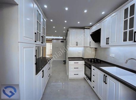 Güvenci'den Bostanlı Merkezde,3+1,komple Tadilatlı,3 Cepheli