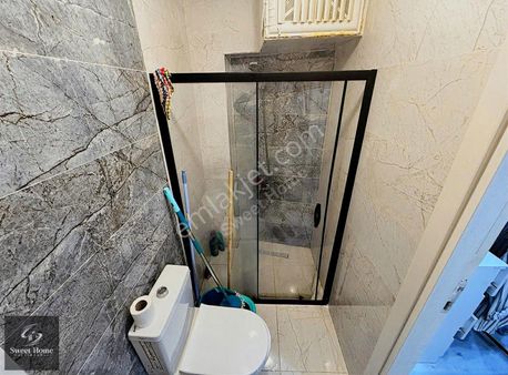 Balat'da Haliçe Yakın Komple Eşyalı 1+1 Satılık Daire