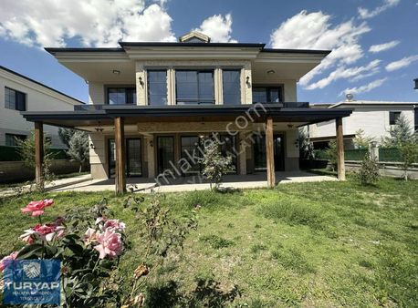 Turyap Metropolden Site İçinde Satılık Villa