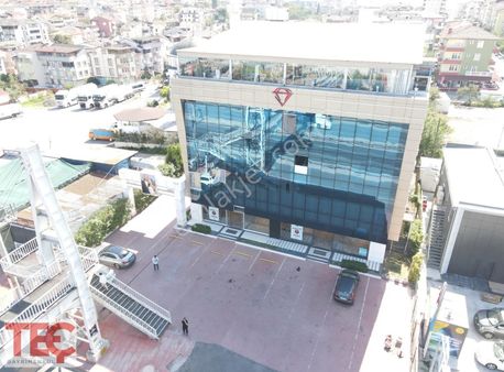 Merkezi Konumda Geniş Cepheli Kiralık Dükkan - Teç