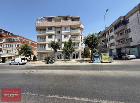 Tuzla Şifada Ana Yol Üzerinde Krediye Uygun Satılık 200m2 Dükkan