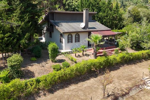 Beykoz Mahmut Şevket Paşa'da 6 Dönüm Arsa İçinde Müstakil Ev