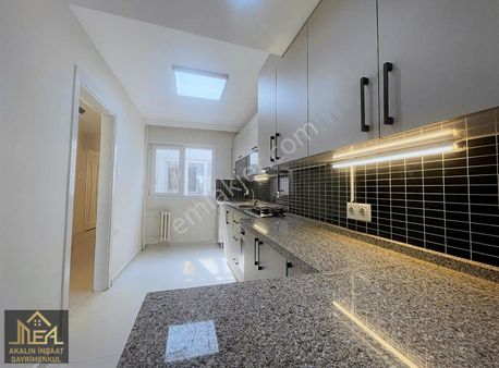 Akalından Göztepe Stadı Yakını Cadde Üzeri 140 M2 Satılık Daire