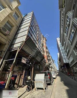 Kadıköy Rıhtım 192m2 Arsa İçersinde Bahçeli Köşk