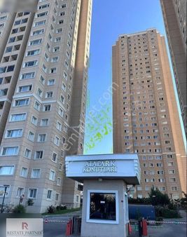 Ataşehir Atapark Konutları Yüksek Kat Boş Satılık Daire