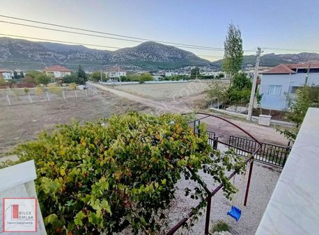 Döşemealtı Bademağacı'nda Satılık Arsa İçerisinde Müstakil 3+1