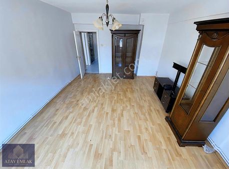 Güngören Posta Caddesinde 90m2 Çift Balkonlu Kiralık Daire