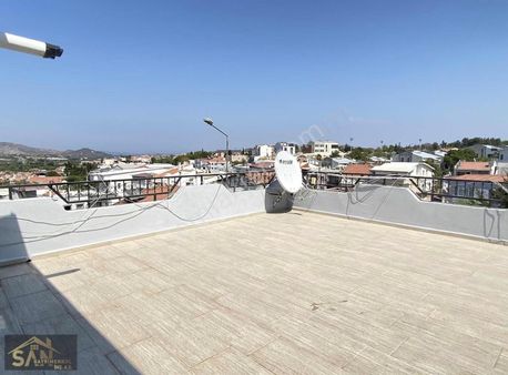 Urla Merkezde Geniş Teraslı Kiralık 1+1