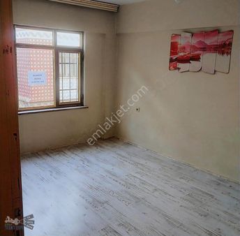 Acil Satılık Hacıvata Tek Tapu Metroya Yakın 3 Kat Müstakil Bina