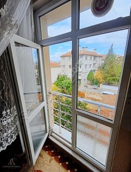 Üçok Gm'den Emek Mah.ertaş Cad. Dibinde 3+1 Ara Kat Daire