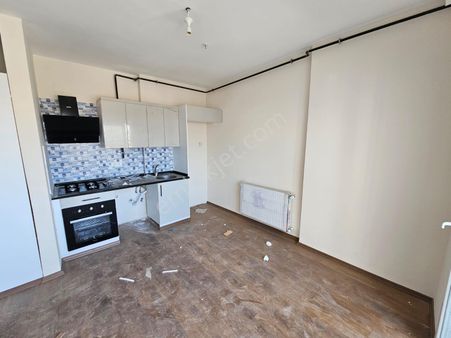 Bahçeşehirde Site İçerisinde Yatırıma Uygun Kiracılı 1+1 Kombi+ankastre Setli
