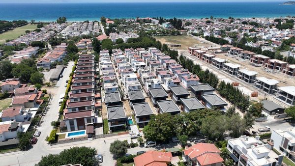Kuşadasının En Değerli Bölgesinde Denize Yürüme Mesafesinde Sıfır Villa