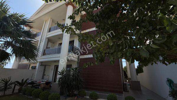 Bornova Atatürk Mah. Homeros Vadisi Manzaralı 7+1 Satılık Villa