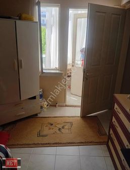 Ara Kat,köşe,merkezi Konumda,toplu Ulaşım Önünden Geçiyor