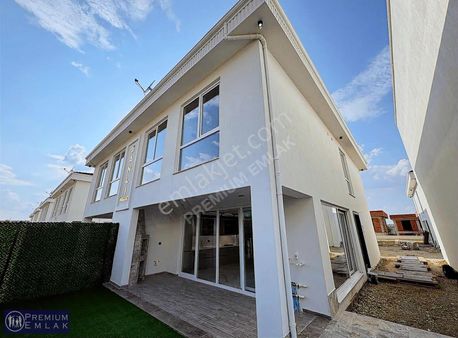 Gazlıgöl'de Ultra Lux Yüzme Havuzlu Satılık Villalar