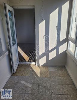 Toprak Emlaktan Uluönder Mh Ssk Blok Arakat Kiralık 3+1