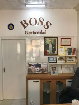 Karabağlar Cennetoğlu Mahallesinde 3 Katlı Bina