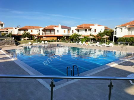Çeşme Çiftlikköy Havuzlu Sitede Satılık Dubleks