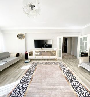 Avcılar Ambarlı Mahallesinde Cadde Üzeri 3+1 Ferah Satılık Daire