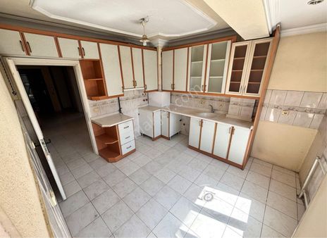 Pelitlibağ’da İstiklal Cadde Yakını Geniş 3+1 Satılık Daire