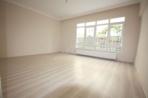 Anadoludan Bahçelievlerde 3+1 Giriş Otoparklı