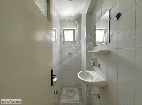 Zafer Mah. Uyum Sitesi'inde 5.kat 3+1 Tramvay Yakınında Kiralık