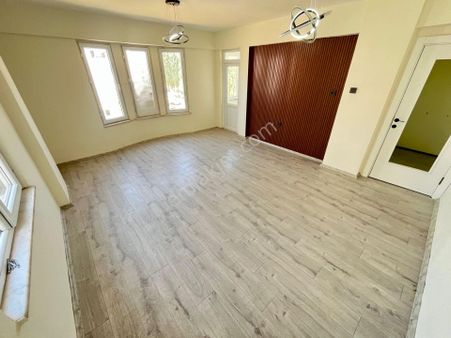 Akçay Sezgin Emlaktan Ayrı Mutfak Geniş Kullanım 3+1 Satılık Daire