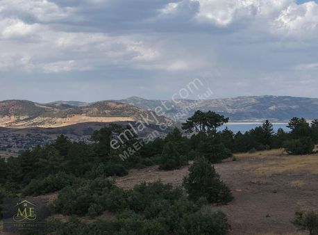 Salda Gölüne 2 Km Mesafede Göl Manzaralı Tarla