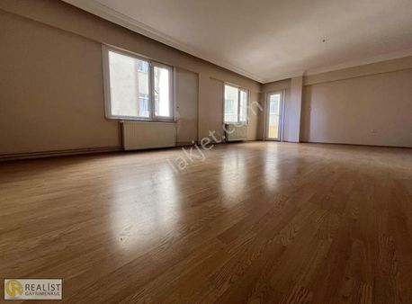 Çengelköyde Site İçerisinde 165 M² 3+1 Daire