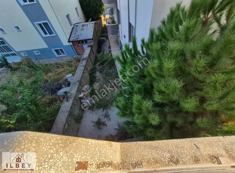 İlbey // Şuhut Merkez "istiklal" Mahallesinde Satılık 3+1 Daire