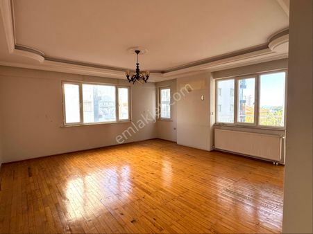 Soğuksu Merkezde Krediye Uygun Açık Ve Kapalı Otoparklı Sitede Doğalgazlı Satılık 3+1 Daire