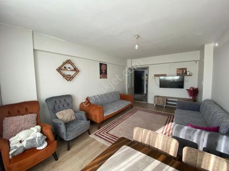 Elfi'den Ege Mahallesi Merkezi Konumda Kullanışlı Daire