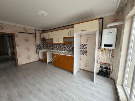 Beşikkaya'da Altınköy Yakınında Asansörlü Full Yapılı 3+1 Katta Satılık Daire !!