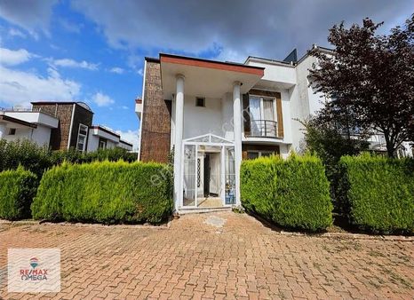 Değirmendere De Havuzlu Site İçerisinde 4+1 Satılık Villa