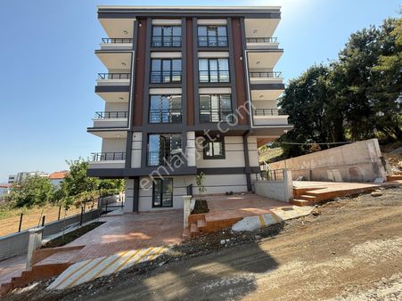 Yenimahalle'de Geniş Kullanım Alanına Sahip Deniz Manzaralı Fırsat 2+1 Daire