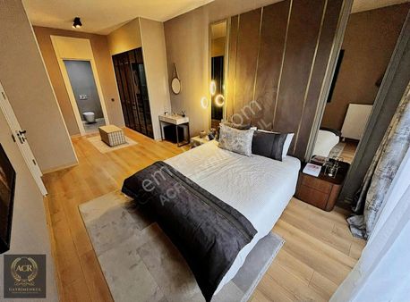 Doğayla İç İçe,merkezi Konumda Geniş M2 4.5+1 Lüks Site Dairesi