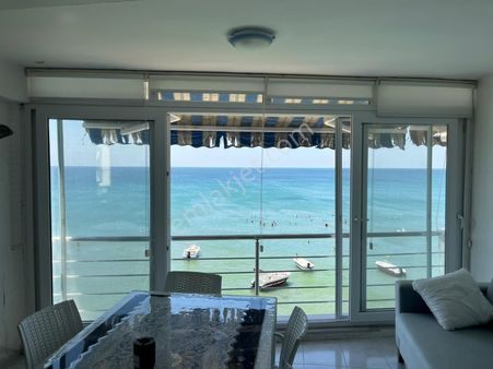 Kumburgaz Kumkent Sitesinde Denize Sıfır 2+1 Satılık Daire