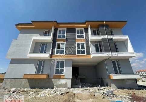 Taşpınar Gayrimenkul'den Satılık Üniversite Bölgesinde 1+1 Daire Ara Kat Eşyalı Balkonlu