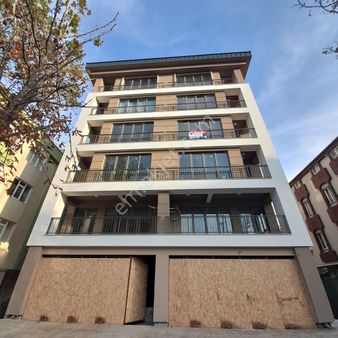 ​çengelköy'de Cadde Üzeri Lüks 3+1 Kiralık Daire