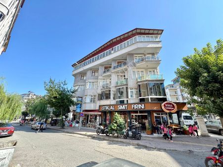 Lider Gayrimenkul'den Fevziçakmak Mh. 5+2 Aziziye Caddesinde Merkezi Konumda Fırsat Dubleks Daire