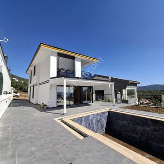 Didim Akbük’te Deniz Manzaralı Havuzlu, Kapalı Ve Açık Otoparkli Lüks 4+1 Satılık Müstakil Villa