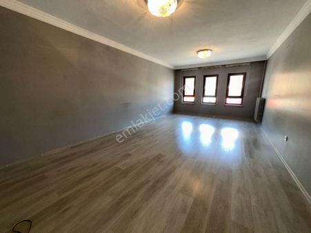 Kızlarpınar Cad Üzeri 1.kat Öncephe 4+1 Bağımsız Salon Asansörlü