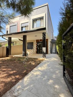 Seferihisar Ürkmez Merkezde Satılık 3 + 1 Lüks Dubleks Villa