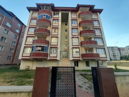 Edirne Merkez Atatürk Mah. Satılık 3+1 Ebeveyn Banyolu Giyinme Odalı Geniş Daire