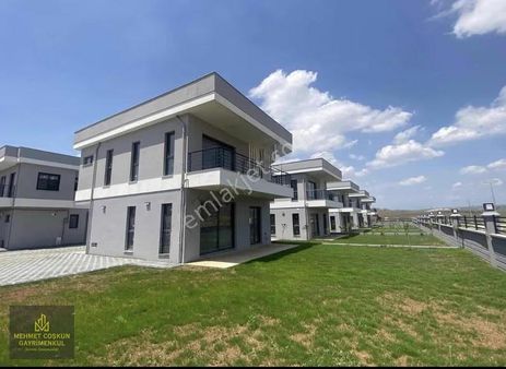 Şambayadıda Site İçerisinde Havuzlu Satılık Sıfır 4+1 Villa